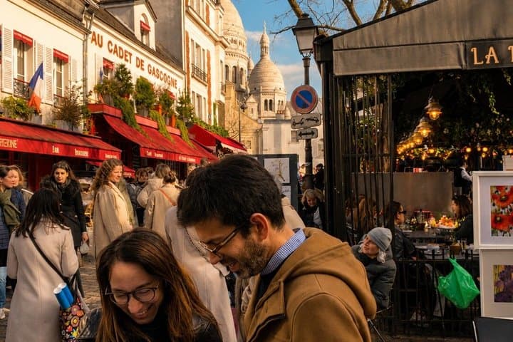 Montmartre Treasure Hunt — Fun and Cultural Investigation
