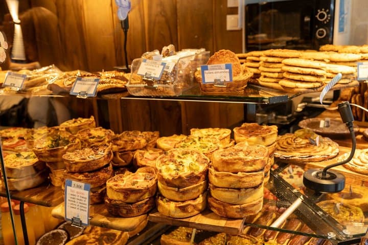Private Montmartre Food Tour with Wine, Cheese and Pastries