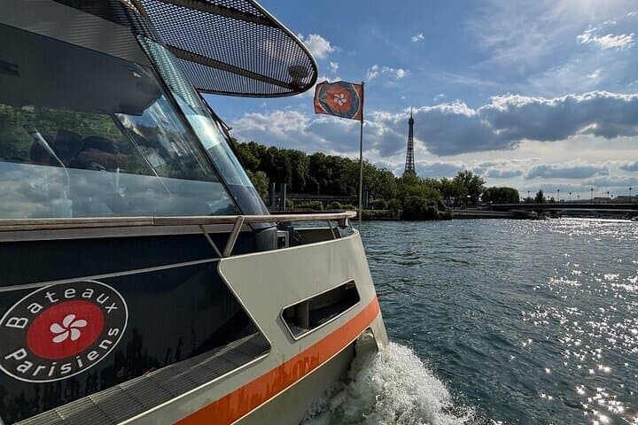 Paris Seine River Sightseeing Cruise with Commentary by Bateaux