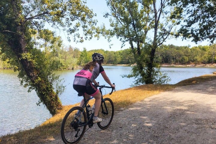 From Bordeaux: Médoc Gravel Bike Tour & French Picnic