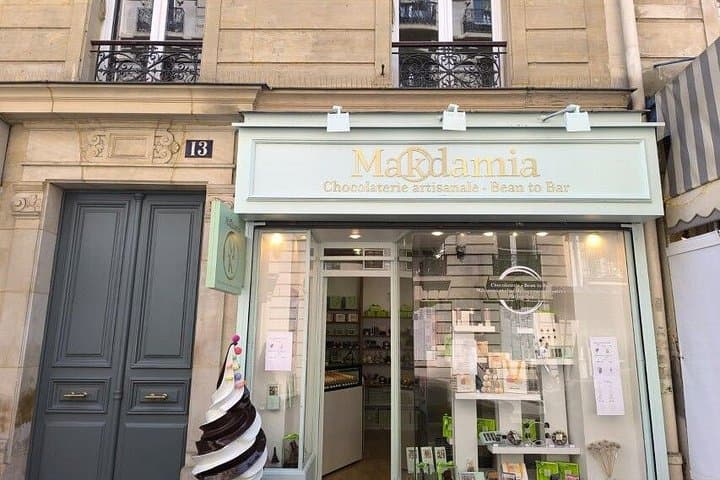 Seine River Cruise Tour and Optional Macaron Tasting