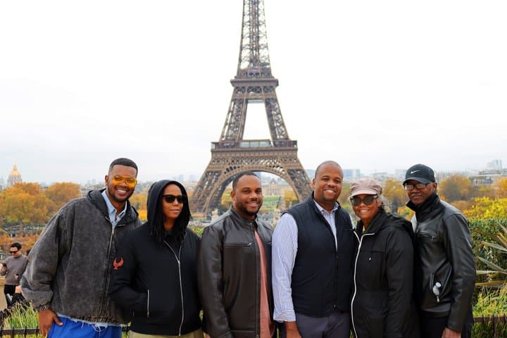 Paris by Van: Eiffel Tower Photo & Make Your Own Perfume Workshop