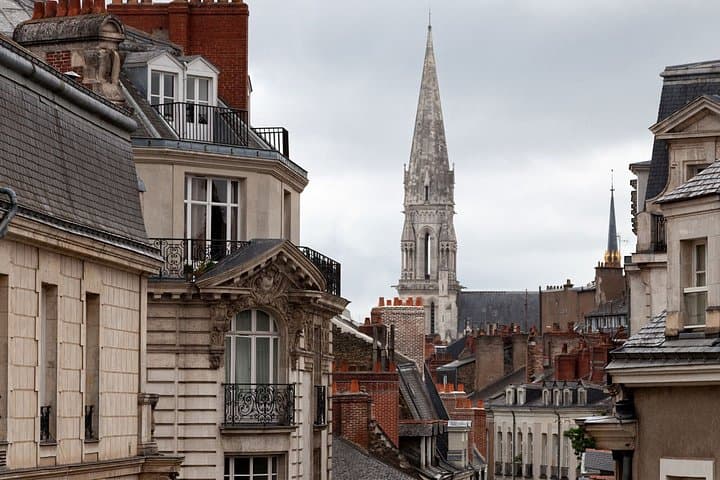 Nantes Scavenger Hunt & Highlights Self-Guided Walking Tour