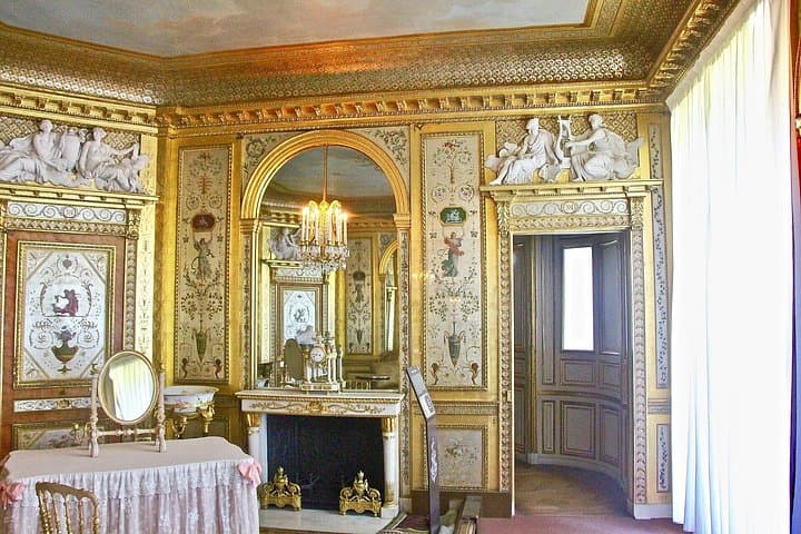 From Paris Château de Fontainebleau and Gardens Guided Day Trip