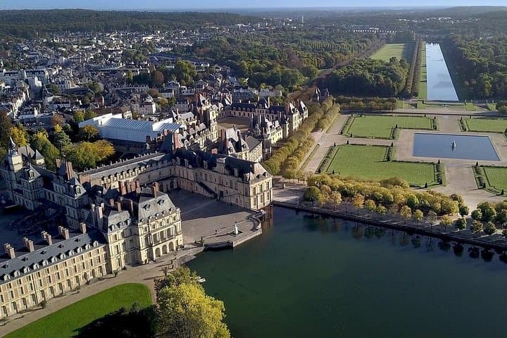 From Paris Château de Fontainebleau and Gardens Guided Day Trip