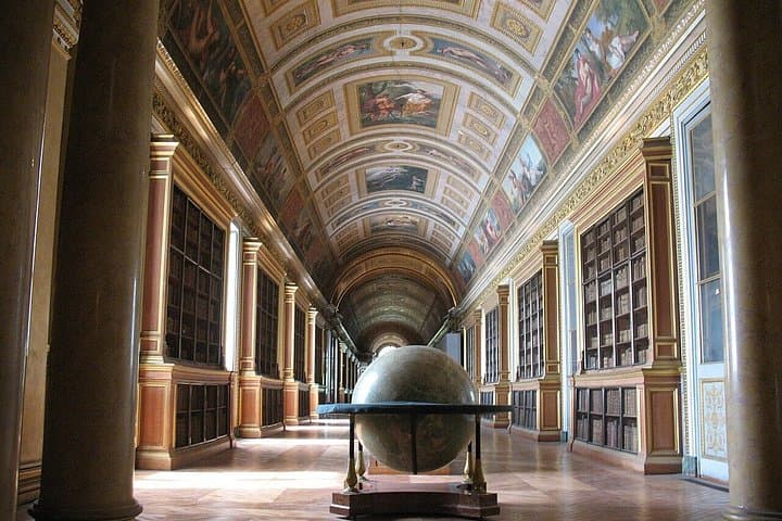 From Paris Château de Fontainebleau and Gardens Guided Day Trip