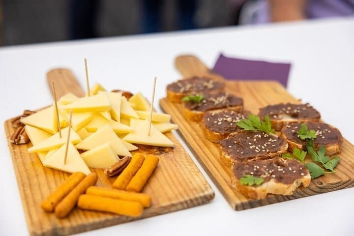 Médoc Afternoon Wine Tour | Margaux Châteaux & French Aperitif