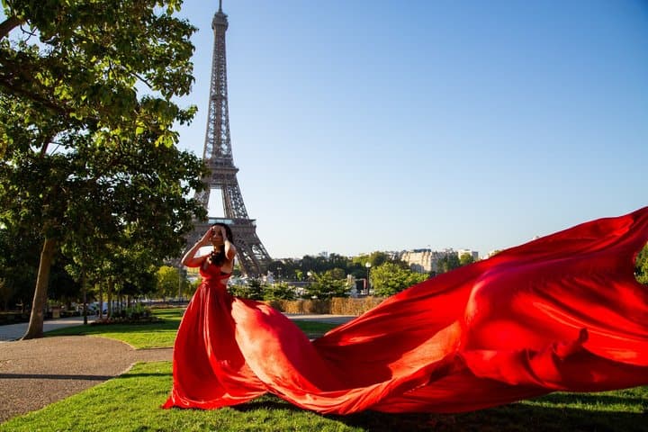 Paris Flying Dress Photoshoot and Videos