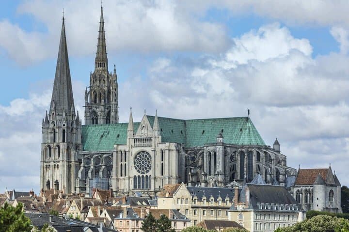 Hello Chartres: Private 2-Hour Intro City Walk with Local Guide