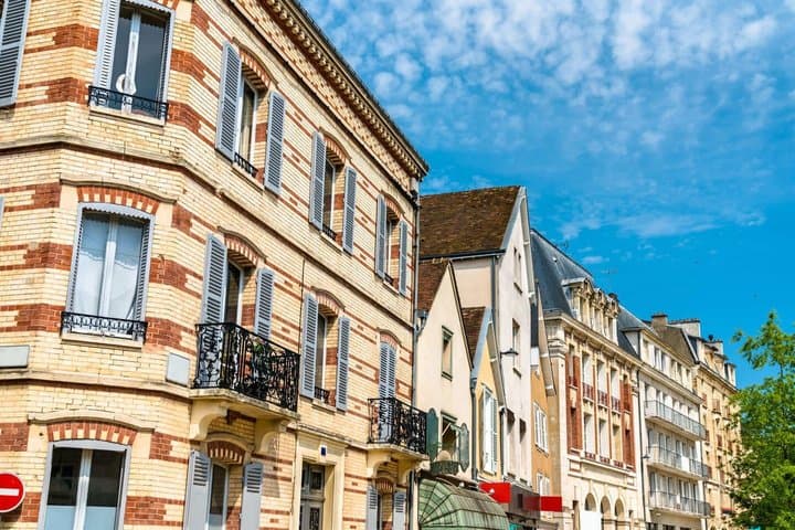 Hello Chartres: Private 2-Hour Intro City Walk with Local Guide