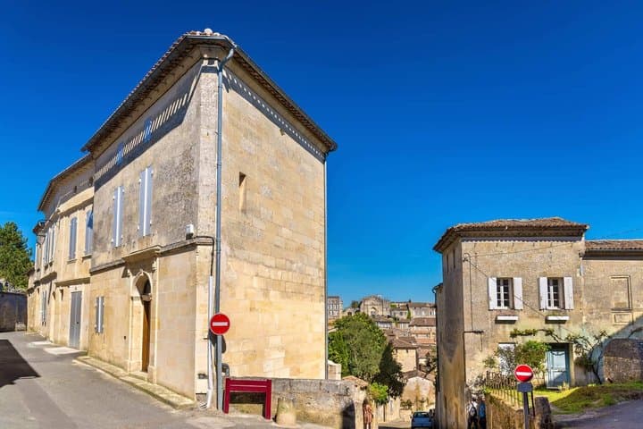 Hello Saint-Émilion: Private 2-Hour City Walk with Local Guide