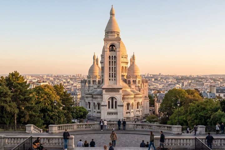 Singles' Paris Charming Wine Walking Tour