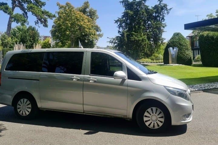 Private Transfer Airoport CDG Orly to Disney by Minivan 7pax