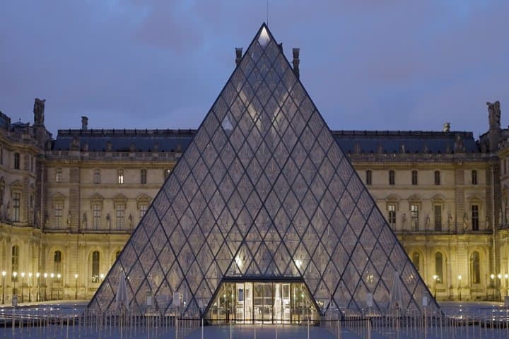 Entrance to the Louvre Museum in Paris with Audio Guide APP