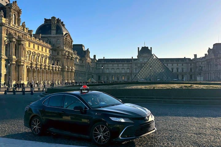 Louvre Exclusive Tour – Private Guide & Hotel Pickup in Paris