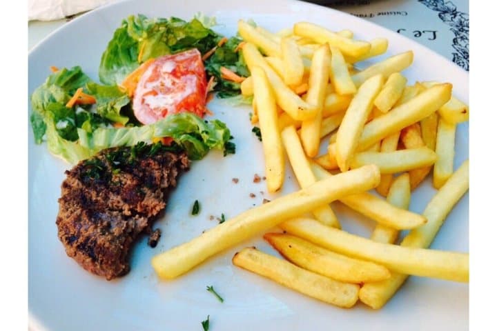 Notre-Dame Guided Tour and Lunch at a Parisian Restaurant