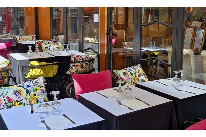 Notre-Dame Guided Tour and Lunch at a Parisian Restaurant
