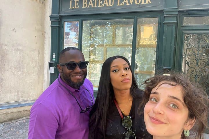 Paris Montmartre Christmas Private Tour: Markets, Coffee & Pastry