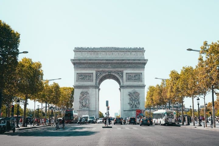 3-in-1 Paris Tour; Notre-Dame, Seine Cruise and Arc de Triomphe