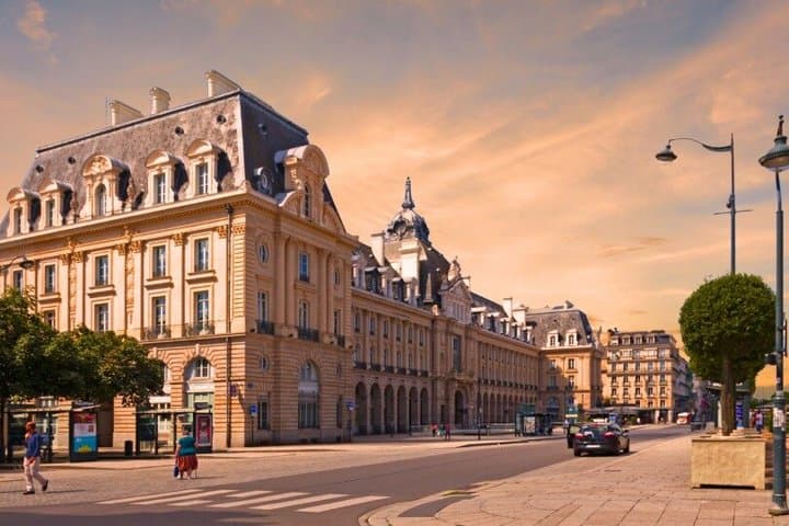 TOP Rennes: Private Guided Tour with Your Mobile