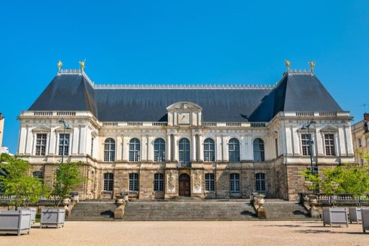 TOP Rennes: Private Guided Tour with Your Mobile