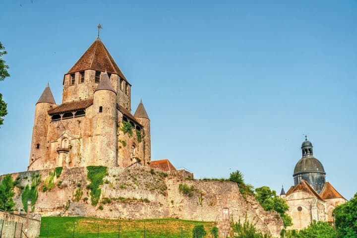 Hello Provins: Private 2-Hour Intro City Walk with Local Guide