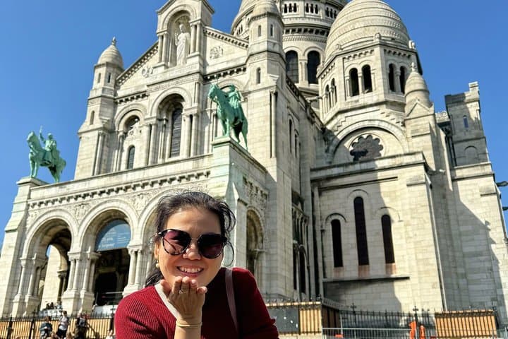 3 Sides of Paris in 6 Hours Private Tour with Coffee and Pastry
