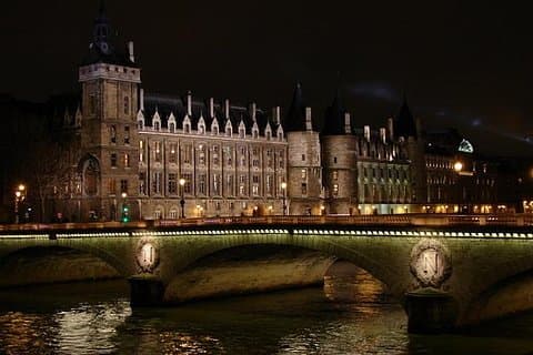 Ghosts, Mysteries and Legends Night Walking Tour of Paris