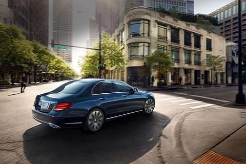 Airport to Bordeaux Private Transfer in Business Sedan