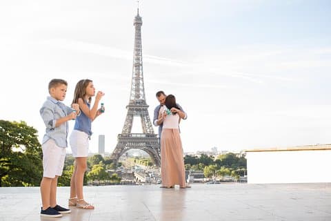 Family photoshoot at Trocadero, Eiffel Tower