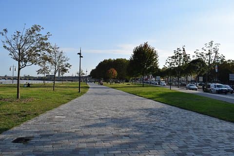 Grand tour of Bordeaux by bike