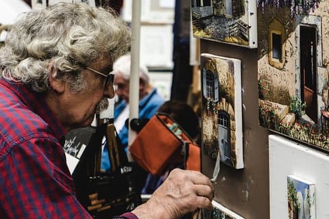 Private tour of Artistic Paris - Paintings, Graffiti, Architecture with a local