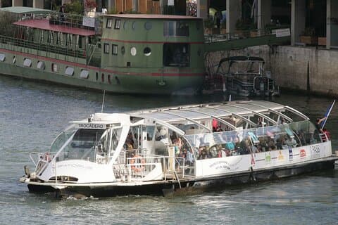 Private 5-hour Paris trip including Dinner on Seine River Cruise