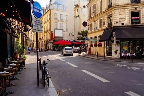 Private Walking Tour of "Montmartre" area in Paris