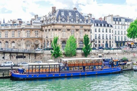 4-Hour Le Marais and Seine River Cruise with Lunch with hotel pickup from Paris