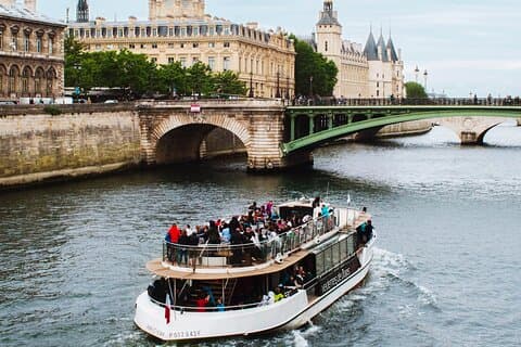 6 Hours Paris City Tour with Seine River Dinner Cruise and Hotel Pickup
