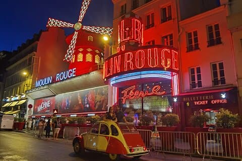 Moulin rouge by night