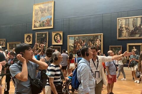 Paris Louvre 6-people Tour with Pre-Reserved Tickets