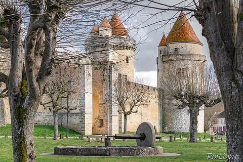 Brandy-les-Tours, the best maintained castle in Paris region.