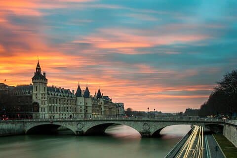 Half Day Paris Tour with CDG Airport pickup and drop off