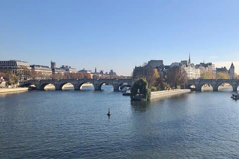Movie Lovers' Paris walk with a Local
