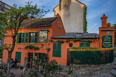 6 Hrs Le Marais and la Vallée Village Tour with CDG pick up