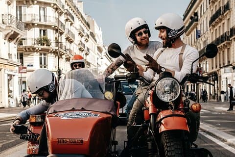 Discover Paris with an authentic Parisian