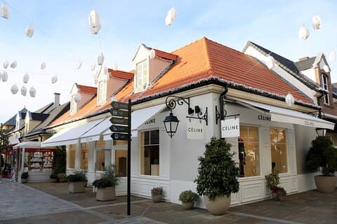 Private Shopping Tour from Paris hotels to La Vallee Village