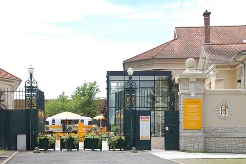 Private Guided Tour in Champagne from Paris, Veuve Clicquot visit
