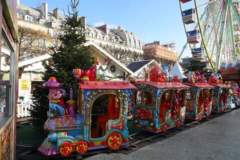 Christmas Flow Movie Locations Private Tour in Paris