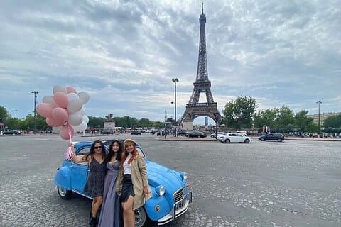 Explore Paris in a classic Citroën 2CV – private guided tour through iconic landmarks, hidden gems & Parisian charm. #Paris2CV #ClassicCarTour #ParisSightseeing #VintageParis