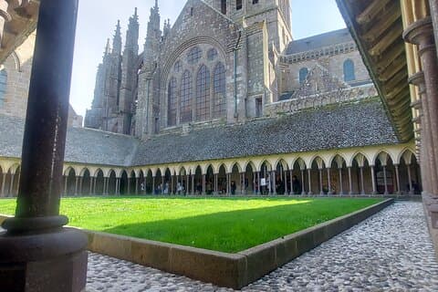 Small Group Day Trip to Mont Saint Michel with Luxury Van