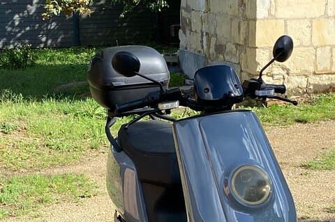 Tour betting by electric scooter