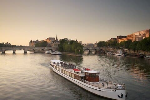 Seine River Cruise with Commentary 1 Hour